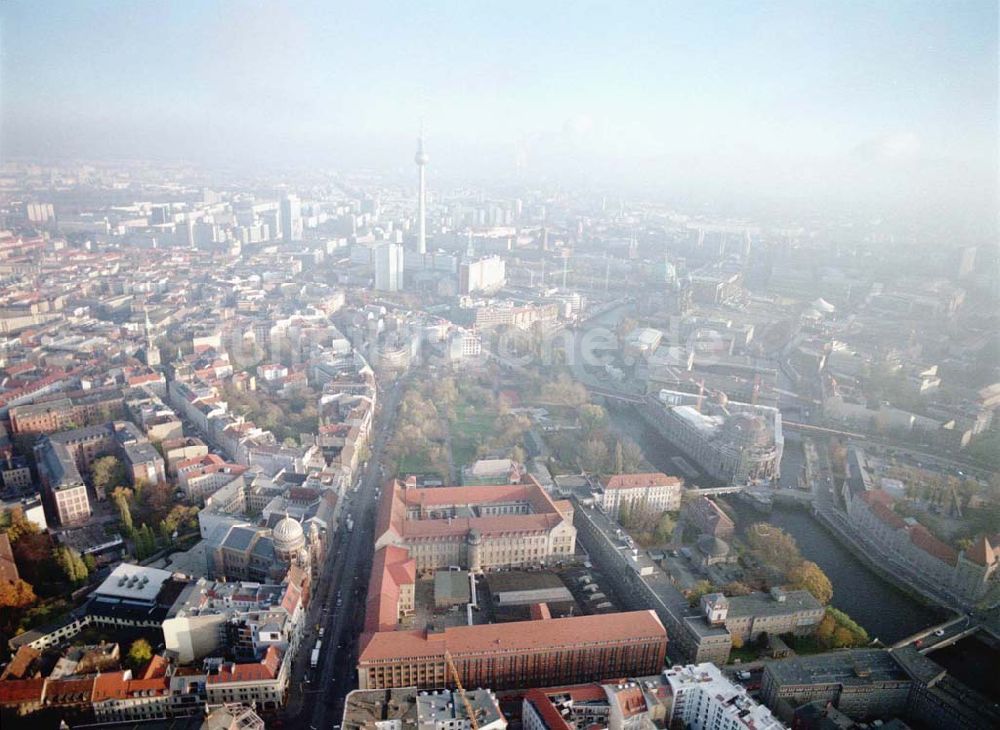 Luftaufnahme Berlin - Ehemaliges Haupttelegraphenamt der Deutschen Post an der Monbijoustraße / Oranienburger Straße in Berlin - Mitte.