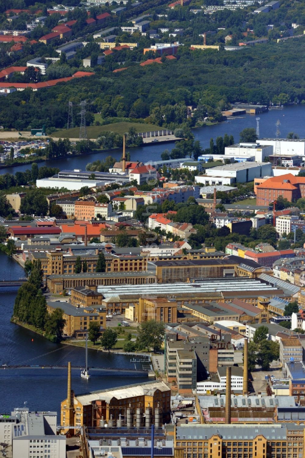 Luftbild Berlin - Ehemaliges Industrieglände mit dem Gebäude der Hochschule für Technik und Wirtschaft in Berlin Schöneweide