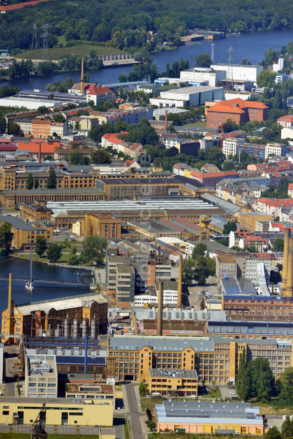 Luftaufnahme Berlin - Ehemaliges Industrieglände mit dem Gebäude der Hochschule für Technik und Wirtschaft in Berlin Schöneweide