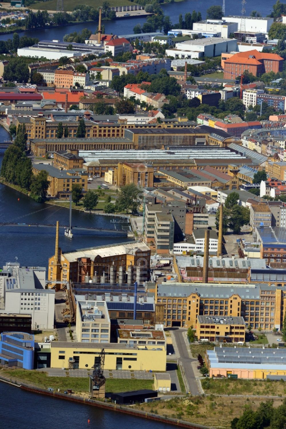 Berlin aus der Vogelperspektive: Ehemaliges Industrieglände mit dem Gebäude der Hochschule für Technik und Wirtschaft in Berlin Schöneweide