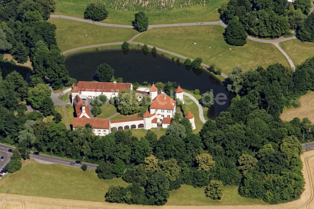 Luftbild München - Ehemaliges Jagdschloss Blutenburg an der Pippinger Straße in München-Obermenzing im Bundesland Bayern