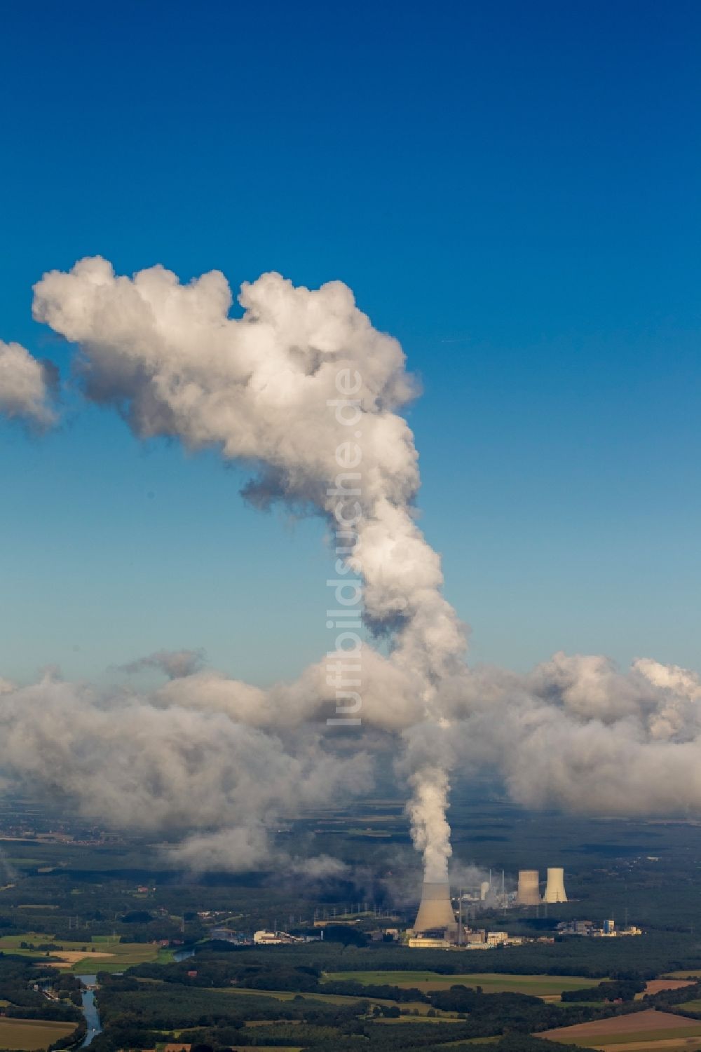 Lingen (Ems) von oben - Ehemaliges Kernkaftwerk Atomkraftwerk AKW - KKW und heutiges Erdgaskraftwerk Emsland in Lingen an der Ems in Niedersachsen