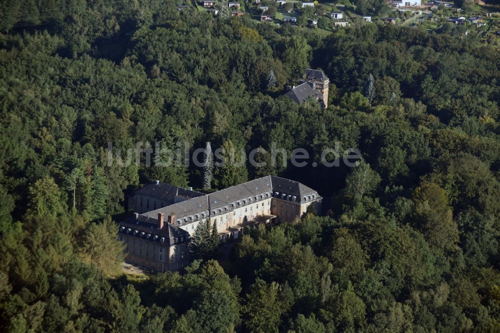 Bad Schlema von oben - Ehemaliges Sanatorium in einem Wald in Bad Schlema im Bundesland Sachsen