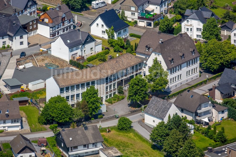 Luftaufnahme Warstein - Ehemaliges Schulgebäude der Christophorus-Grundschule in Warstein im Bundesland Nordrhein-Westfalen