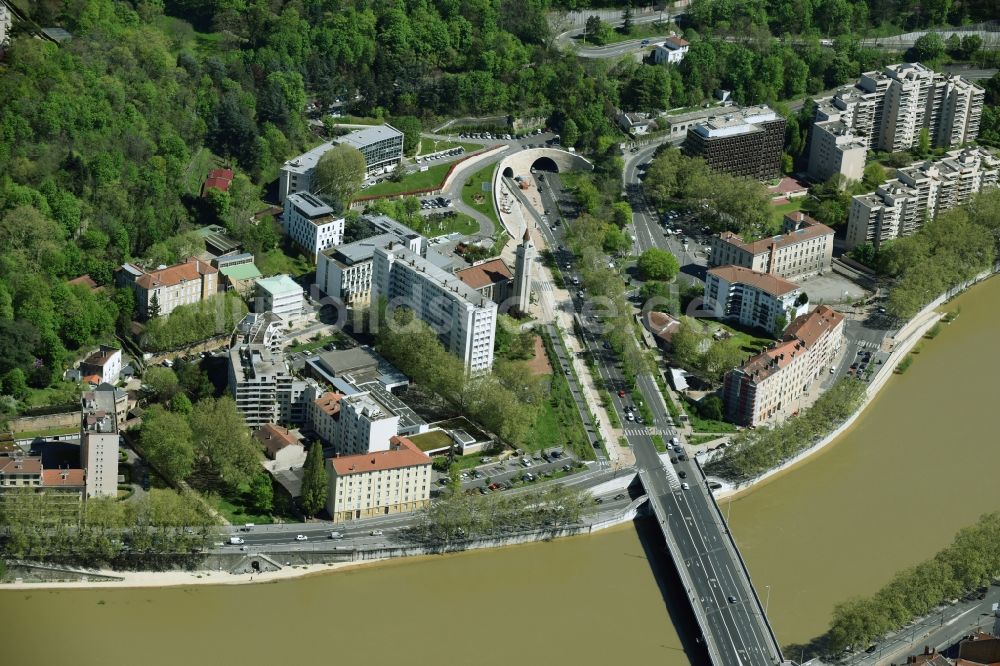 Lyon aus der Vogelperspektive: Ein- und Ausfahrt des del la Croix-Rousse Tunnel in Lyon in Auvergne Rhone-Alpes, Frankreich