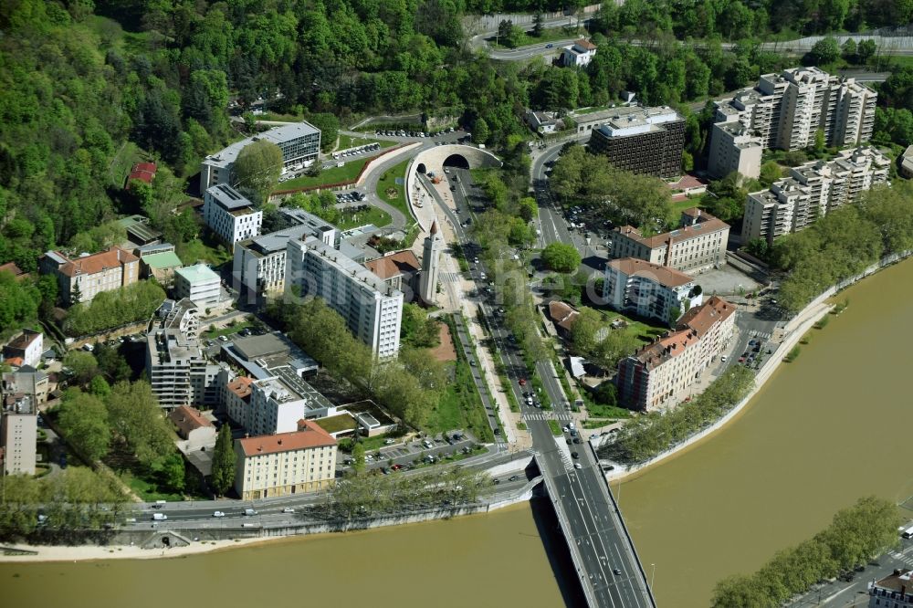 Luftbild Lyon - Ein- und Ausfahrt des del la Croix-Rousse Tunnel in Lyon in Auvergne Rhone-Alpes, Frankreich