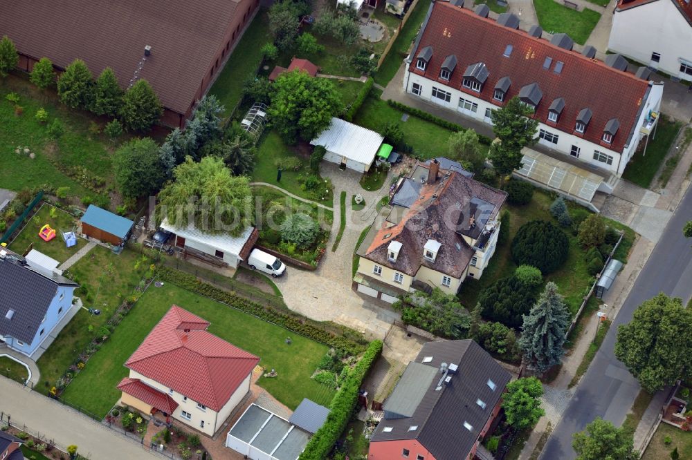 Luftbild Berlin - Ein- und Mehrfamilienhaus - Wohngebiet an der Lindenberger Straße im Stadtteil Wartenberg von Berlin Hohenschönhausen