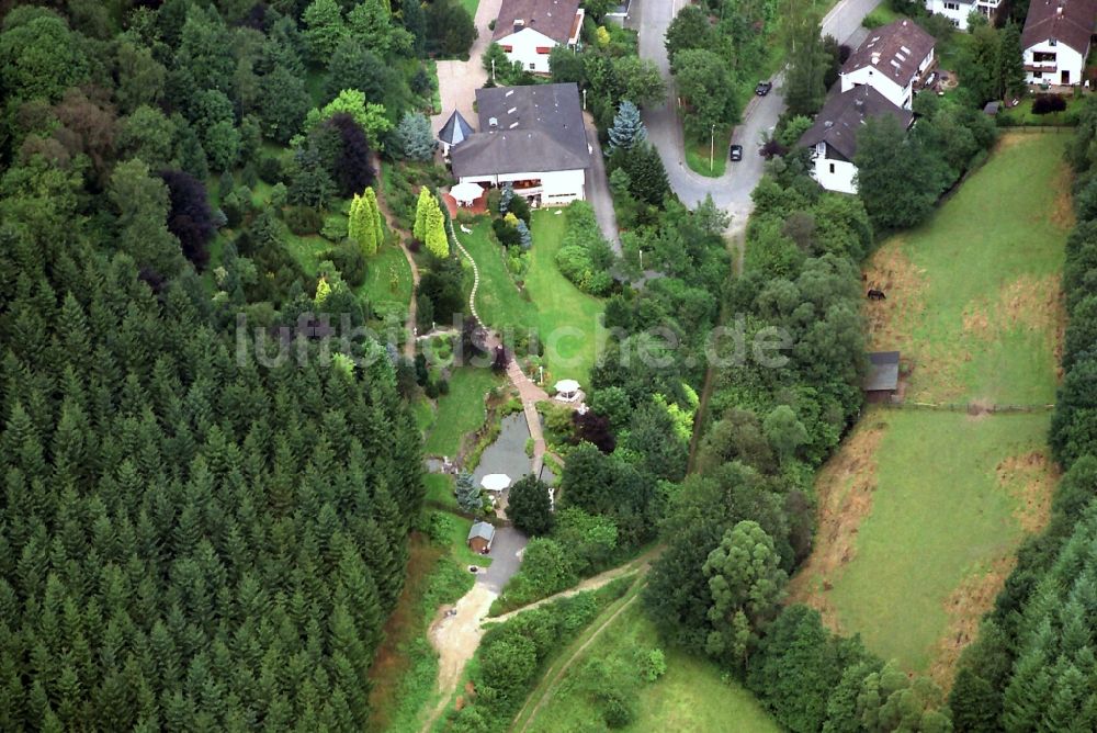 Luftbild Lennestadt - Ein- und Mehrfamilienhäuser im Talbereich am Stadtrand von Lennestadt in Nordrhein-Westfalen