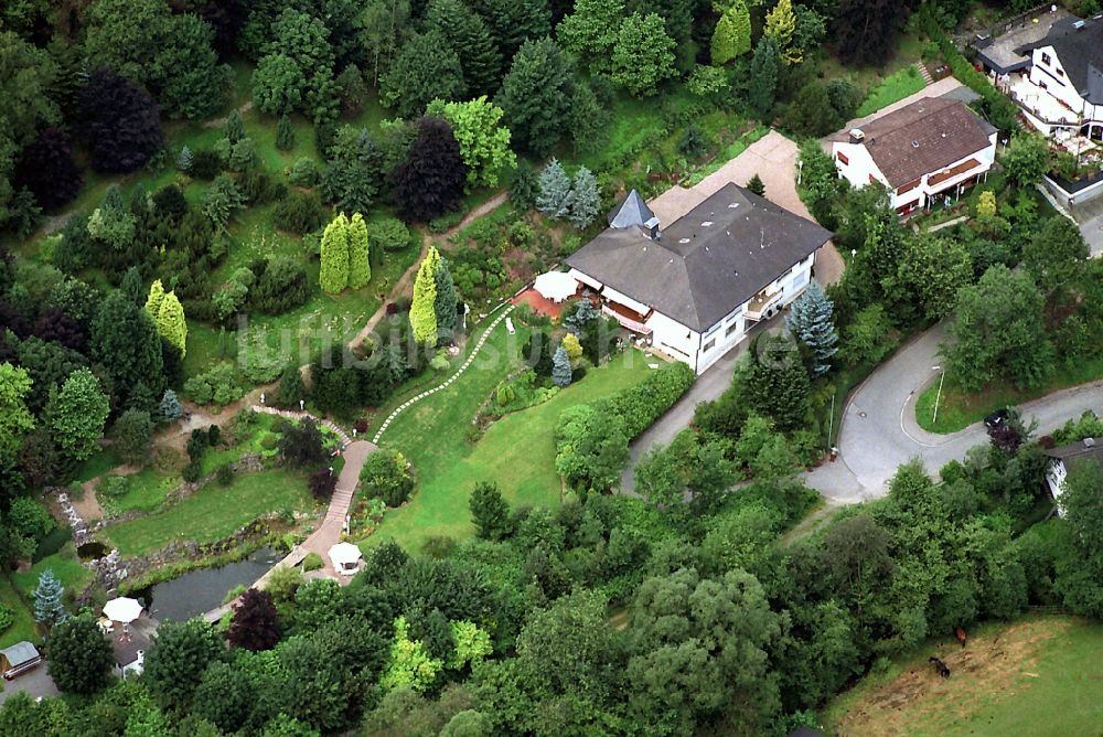 Luftaufnahme Lennestadt - Ein- und Mehrfamilienhäuser im Talbereich am Stadtrand von Lennestadt in Nordrhein-Westfalen