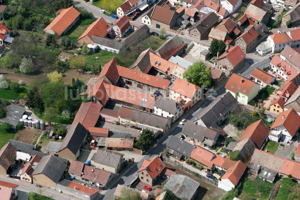 Weinolsheim aus der Vogelperspektive: Ein- und Mehrfamilienhäuser in Weinolsheim im Bundesland Rheinland-Pfalz