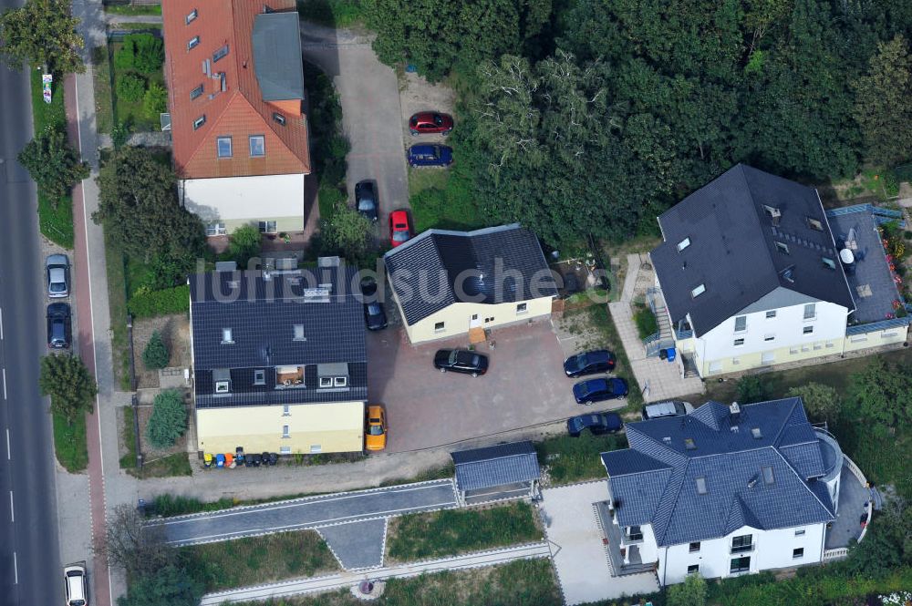 Luftbild Berlin Mahlsdorf - Ein- und Mehrfamilienhäuser im Wohngebiet an der Hönower Straße in Berlin - Mahlsdorf