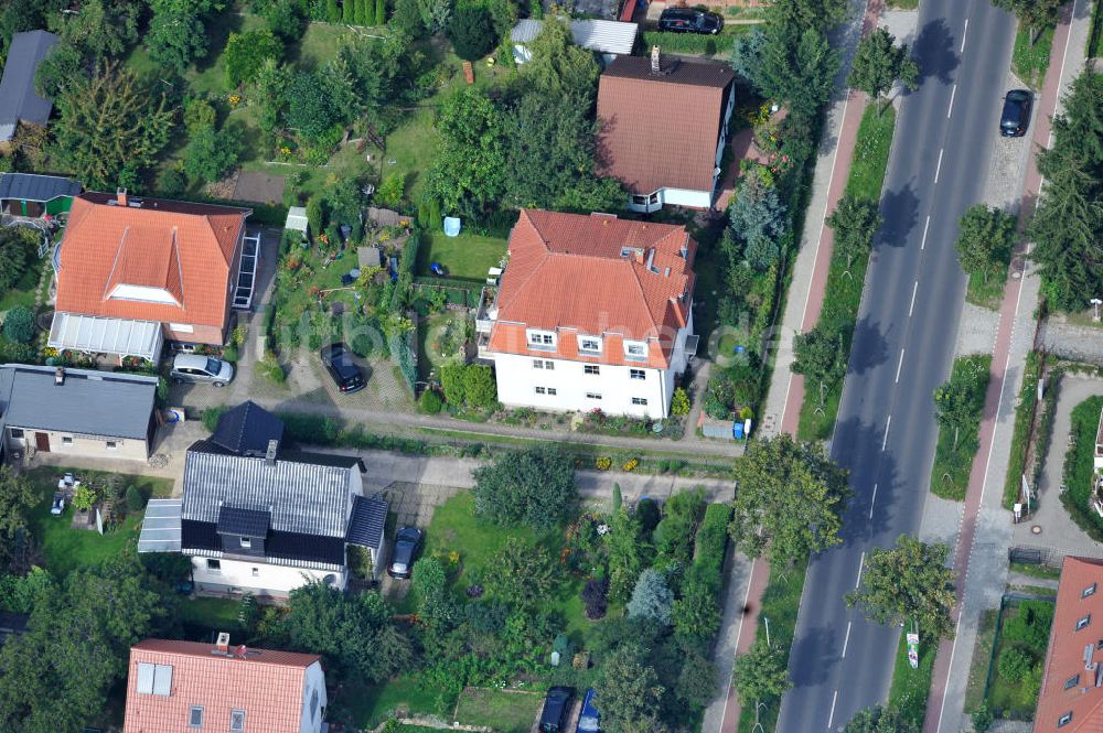 Luftaufnahme Berlin Mahlsdorf - Ein- und Mehrfamilienhäuser im Wohngebiet an der Hönower Straße in Berlin - Mahlsdorf