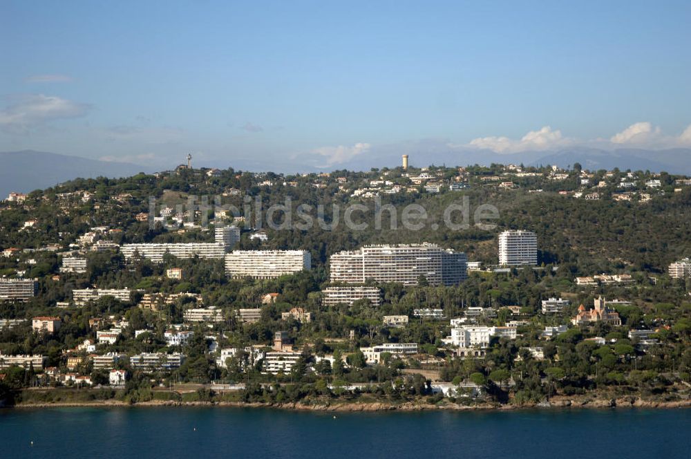 Cannes aus der Vogelperspektive: Ein Wohngebiet an der Avenue du Maréchal Juin im Stadtteil La Californie in Cannes