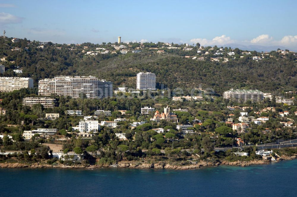 Luftbild Cannes - Ein Wohngebiet an der Avenue du Maréchal Juin im Stadtteil La Californie in Cannes