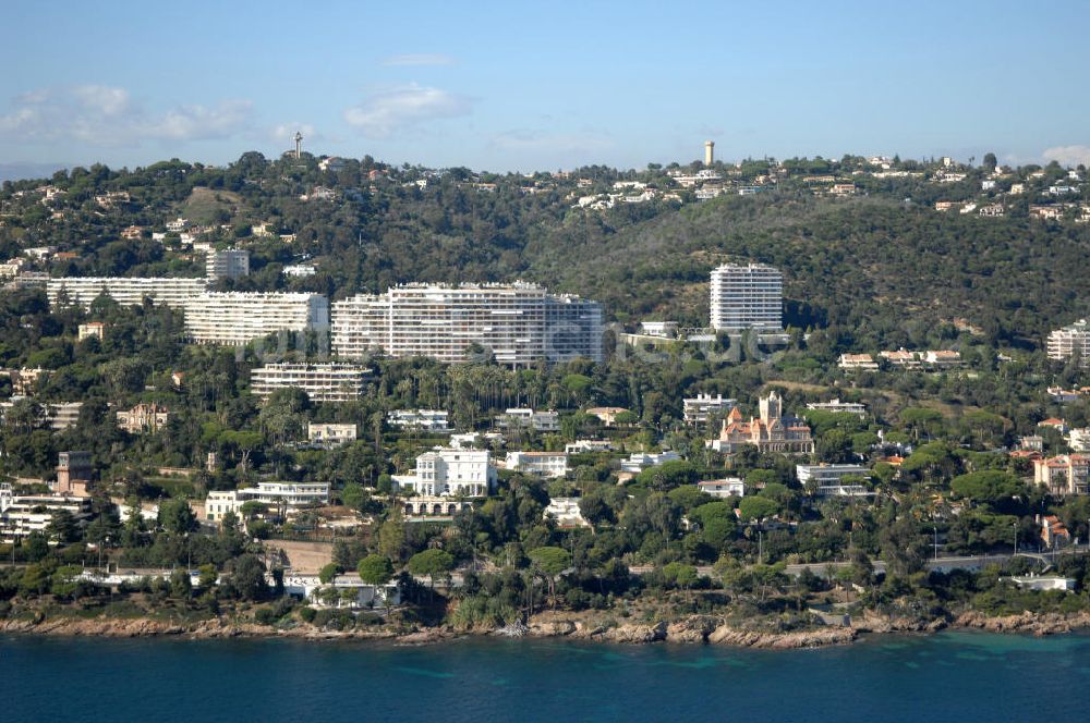 Luftaufnahme Cannes - Ein Wohngebiet an der Avenue du Maréchal Juin im Stadtteil La Californie in Cannes