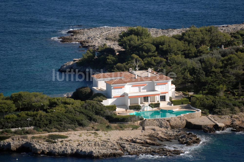 Antibes aus der Vogelperspektive: Eine Villa am Cap d'Antibes im Stadtteil Juan-les-Pins von Antibes