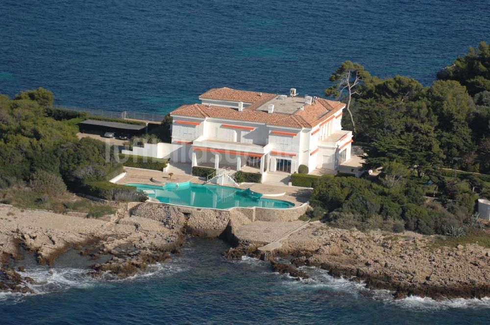 Antibes von oben - Eine Villa am Cap d'Antibes im Stadtteil Juan-les-Pins von Antibes