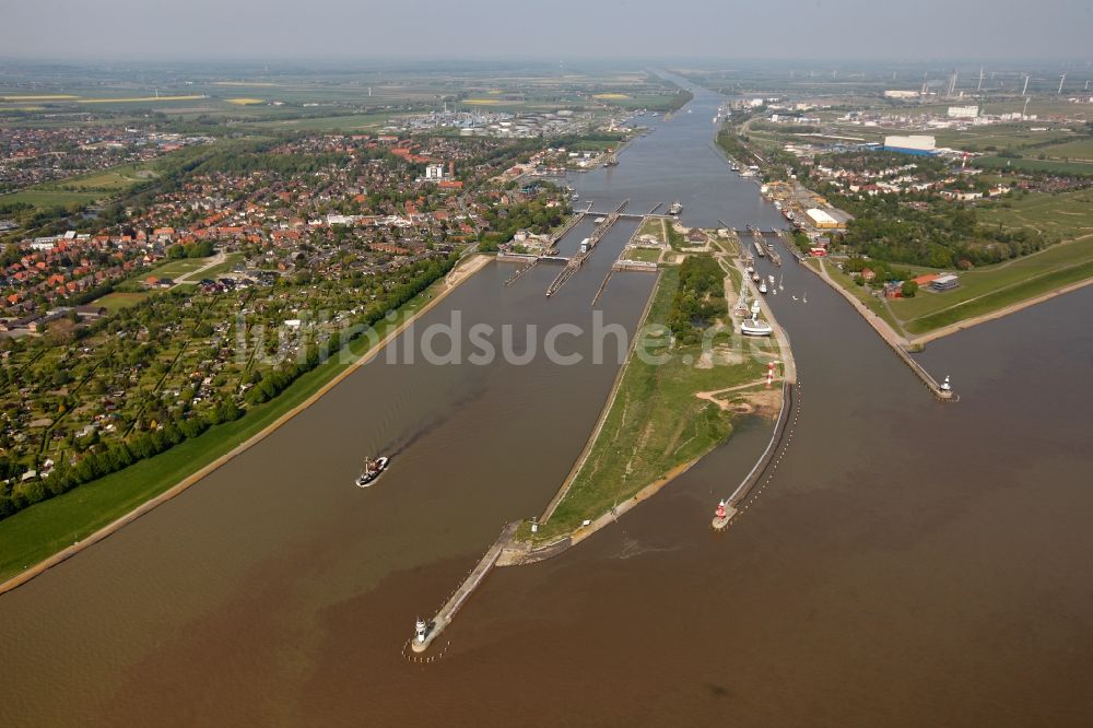 Luftaufnahme Brunsbüttel - Einfahrt in den Nord - Ostsee - Kanal in Brunsbüttel im Bundesland Schleswig-Holstein