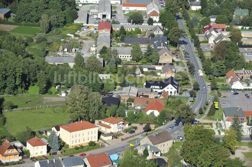 Werneuchen aus der Vogelperspektive: Einfamilien - Musterhaus der Firma CITY.BAUTEN an der Freienwalder Strasse in Werneuchen