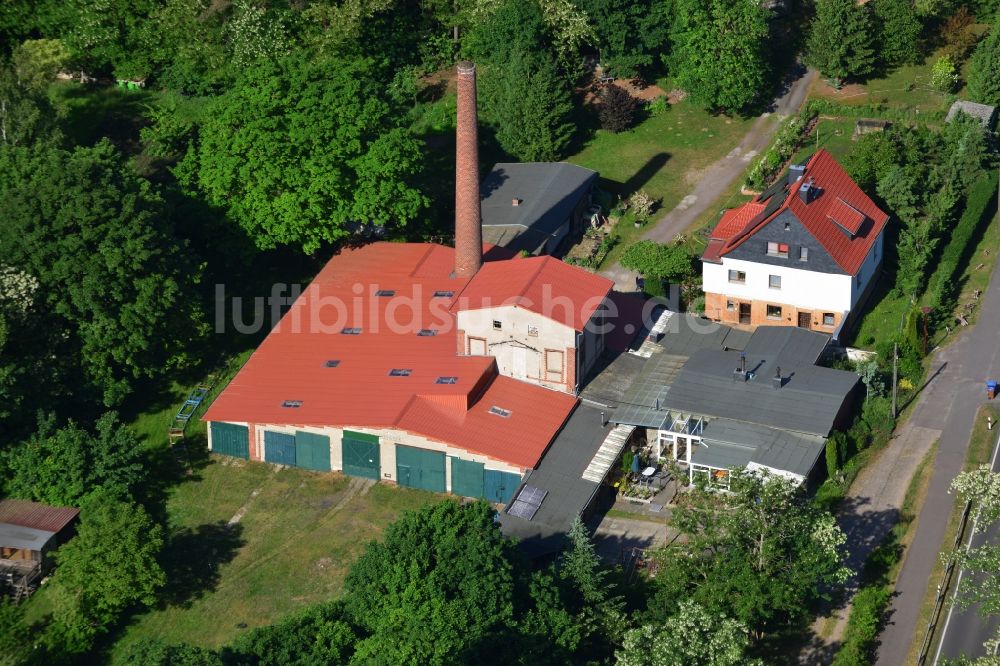 Luftbild Roßdorf - Einfamilienhaus und Fabriksgebäude an der Bundesstraße B1 in Roßdorf im Bundesland Sachsen-Anhalt