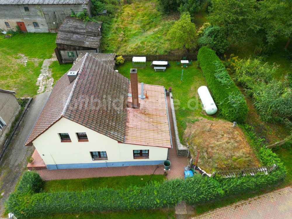 Groß Daberkow aus der Vogelperspektive: Einfamilienhaus in Groß Daberkow im Bundesland Mecklenburg-Vorpommern, Deutschland