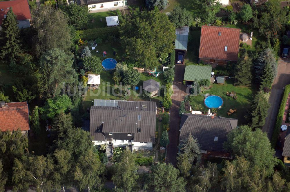 Berlin aus der Vogelperspektive: Einfamilienhaus in Marzahn-Hellersdorf