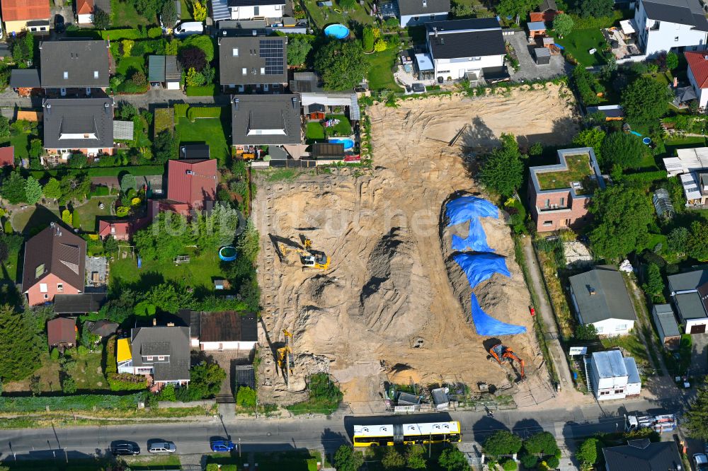 Luftbild Berlin - Einfamilienhaus- Neubau im Wohngebiet der Einfamilienhaus- Siedlung in Berlin, Deutschland