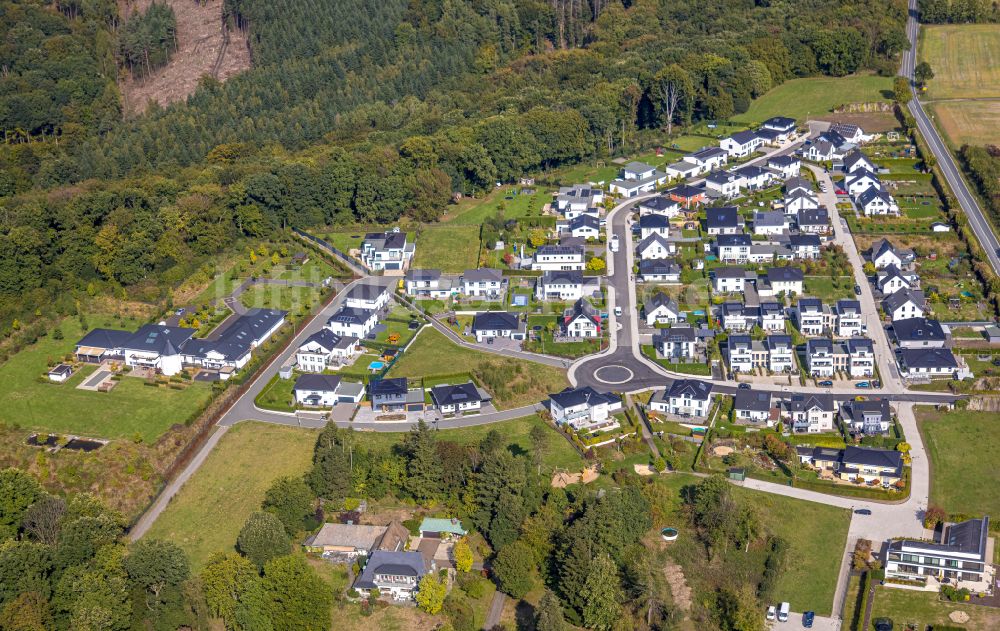 Arnsberg aus der Vogelperspektive: Einfamilienhaus- Neubau im Wohngebiet der Einfamilienhaus- Siedlung „Dollberg“ Zum Dollberg im Ortsteil Neheim in Arnsberg im Bundesland Nordrhein-Westfalen, Deutschland