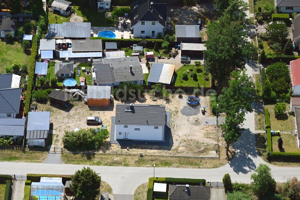 Vogelsdorf von oben - Einfamilienhaus- Neubau im Wohngebiet der Einfamilienhaus- Siedlung Heideweg Ecke Friedrich-Ebert-Straße in Vogelsdorf im Bundesland Brandenburg, Deutschland