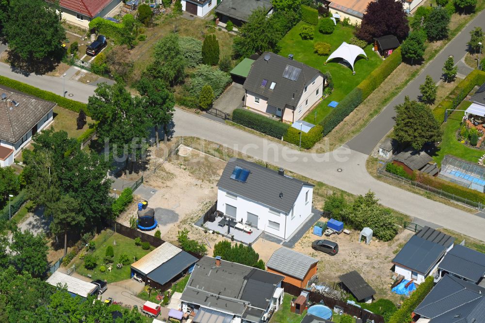 Luftaufnahme Vogelsdorf - Einfamilienhaus- Neubau im Wohngebiet der Einfamilienhaus- Siedlung Heideweg Ecke Friedrich-Ebert-Straße in Vogelsdorf im Bundesland Brandenburg, Deutschland