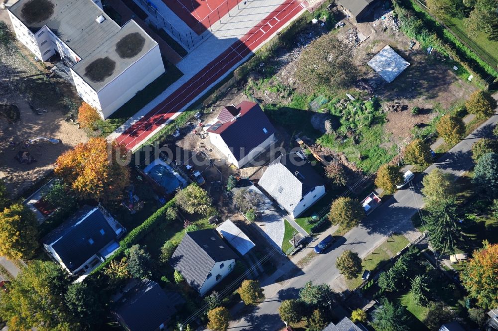 Berlin von oben - Einfamilienhaus- Neubau im Wohngebiet der Einfamilienhaus- Siedlung im Ortsteil Kaulsdorf in Berlin, Deutschland