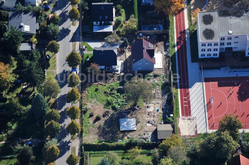 Luftaufnahme Berlin - Einfamilienhaus- Neubau im Wohngebiet der Einfamilienhaus- Siedlung im Ortsteil Kaulsdorf in Berlin, Deutschland