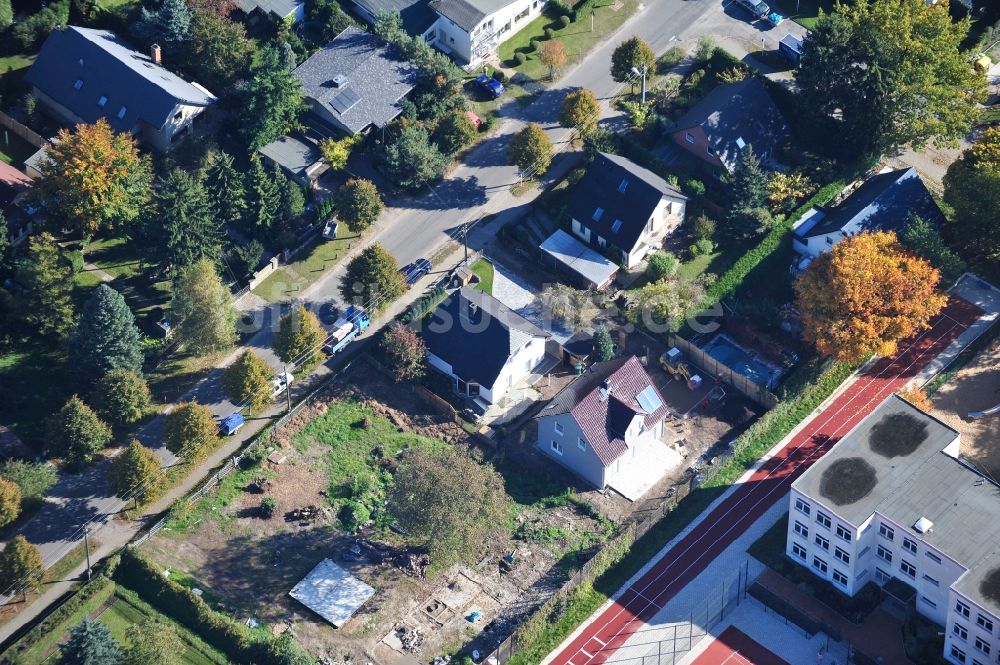 Berlin von oben - Einfamilienhaus- Neubau im Wohngebiet der Einfamilienhaus- Siedlung im Ortsteil Kaulsdorf in Berlin, Deutschland