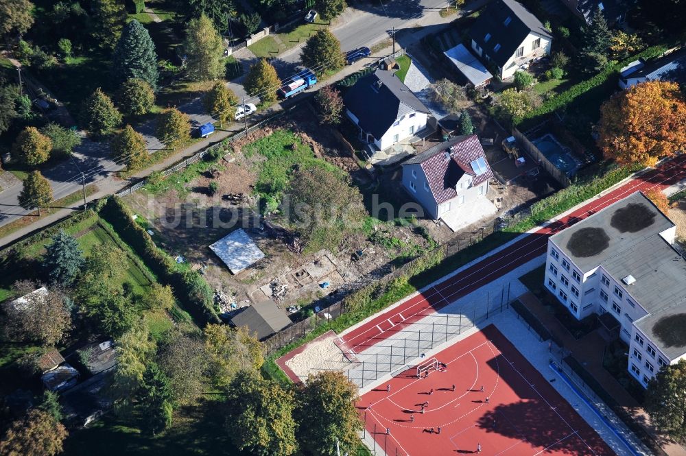 Berlin aus der Vogelperspektive: Einfamilienhaus- Neubau im Wohngebiet der Einfamilienhaus- Siedlung im Ortsteil Kaulsdorf in Berlin, Deutschland