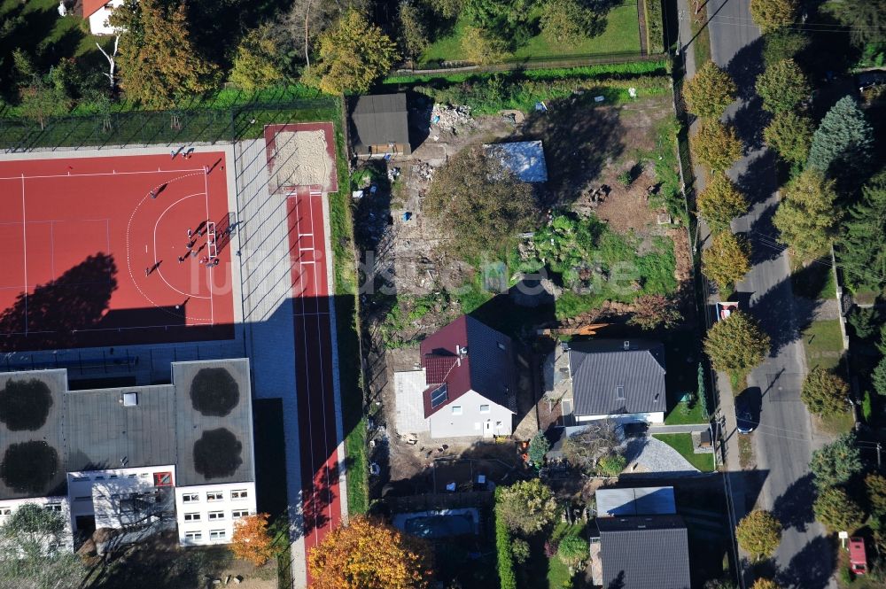 Berlin von oben - Einfamilienhaus- Neubau im Wohngebiet der Einfamilienhaus- Siedlung im Ortsteil Kaulsdorf in Berlin, Deutschland