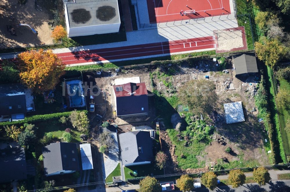 Berlin von oben - Einfamilienhaus- Neubau im Wohngebiet der Einfamilienhaus- Siedlung im Ortsteil Kaulsdorf in Berlin, Deutschland