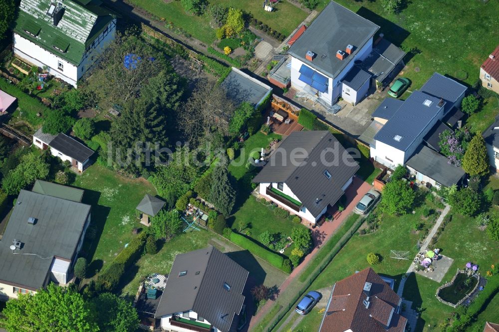 Luftbild Berlin Mahlsdorf - Einfamilienhaus - Siedlung an der Bausdorfstraße Ecke Hosemannstraße in Berlin Mahlsdorf