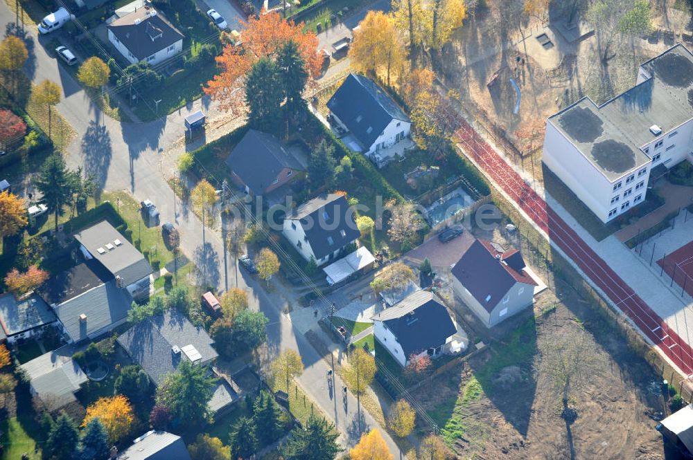 Berlin aus der Vogelperspektive: Einfamilienhaus- Siedlung in Berlin-Kaulsdorf