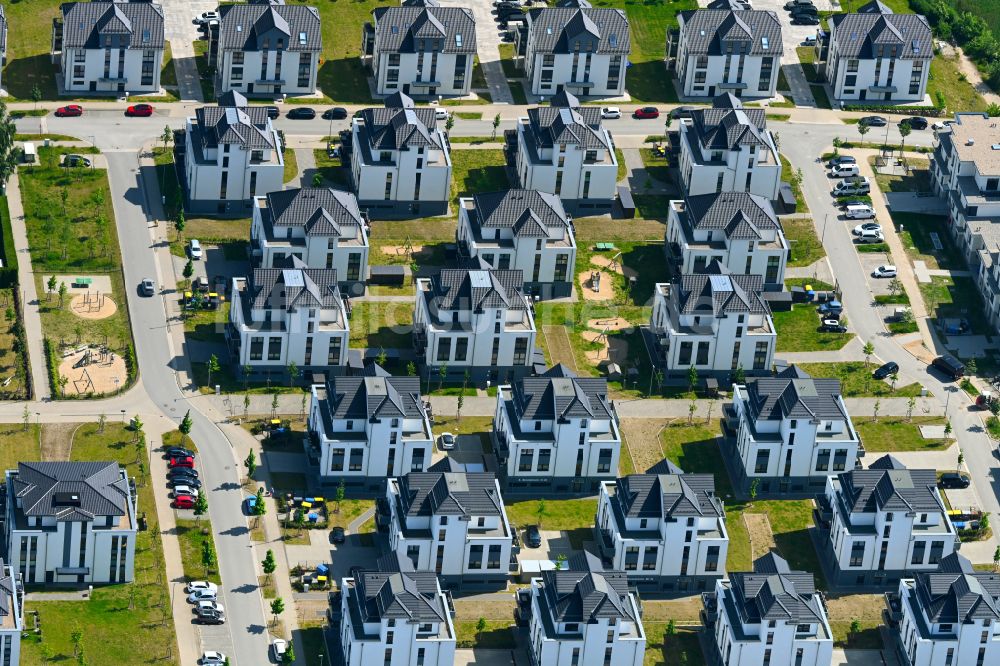 Rostock von oben - Einfamilienhaus- Siedlung am Gehlsdorfer Warnowufer in Rostock im Bundesland Mecklenburg-Vorpommern, Deutschland