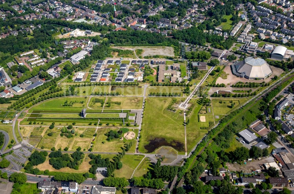 Oberhausen von oben - Einfamilienhaus- Siedlung im Olga Wohnpark mit Garten Dom GmbH und Seniorenresidenz am OLGA-Park in Oberhausen