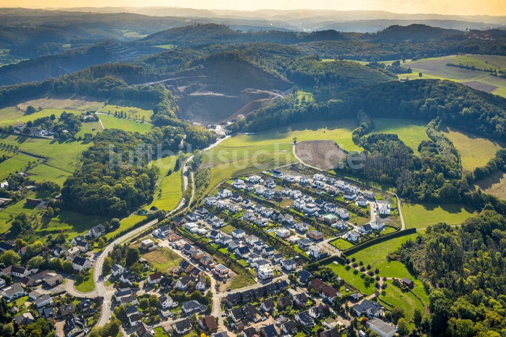 Herdringen aus der Vogelperspektive: Einfamilienhaus- Siedlung Am Spielberg in Herdringen im Bundesland Nordrhein-Westfalen, Deutschland