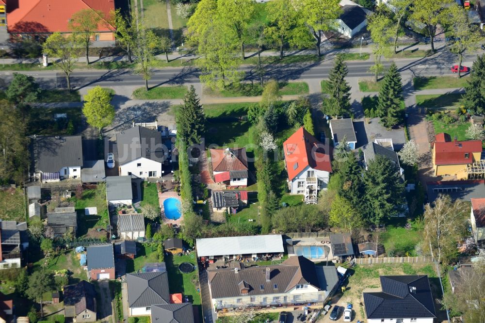 Falkensee von oben - Einfamilienhaus - Siedlung im Wohngebiet an Nauener Straße in Falkensee im Bundesland Brandenburg