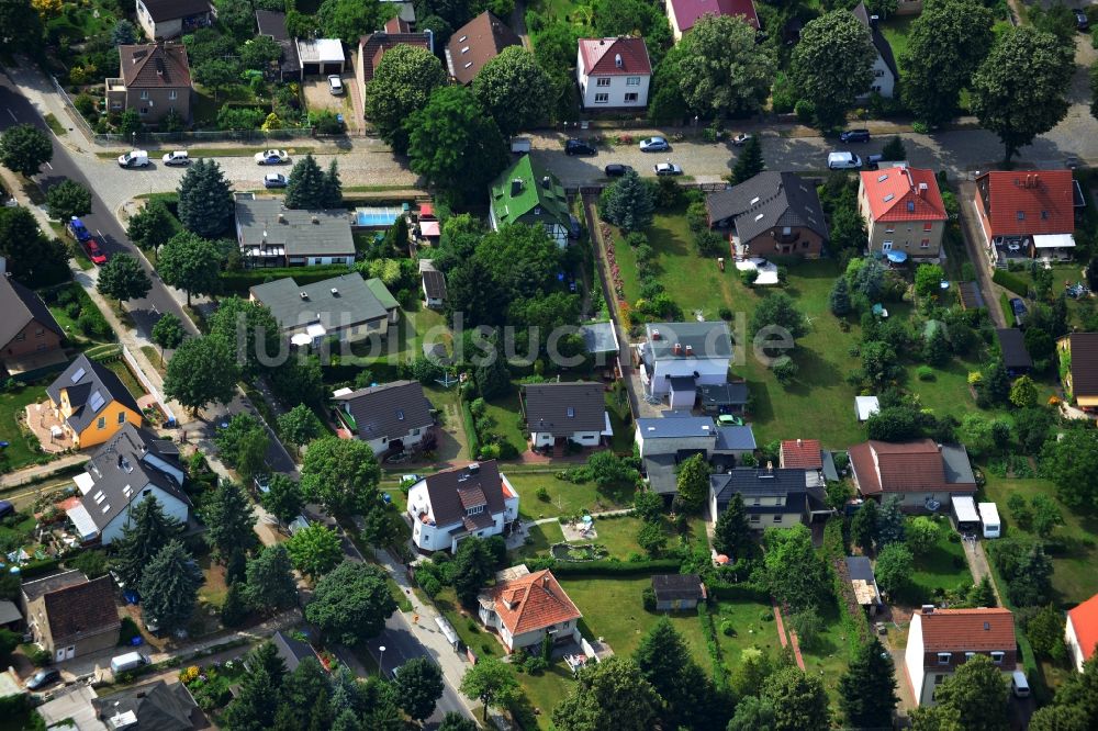 Berlin Mahlsdorf aus der Vogelperspektive: Einfamilienhaus - Wohngebiet an der Bausdorferstraße / Hosemannstraße in Berlin - Mahlsdorf