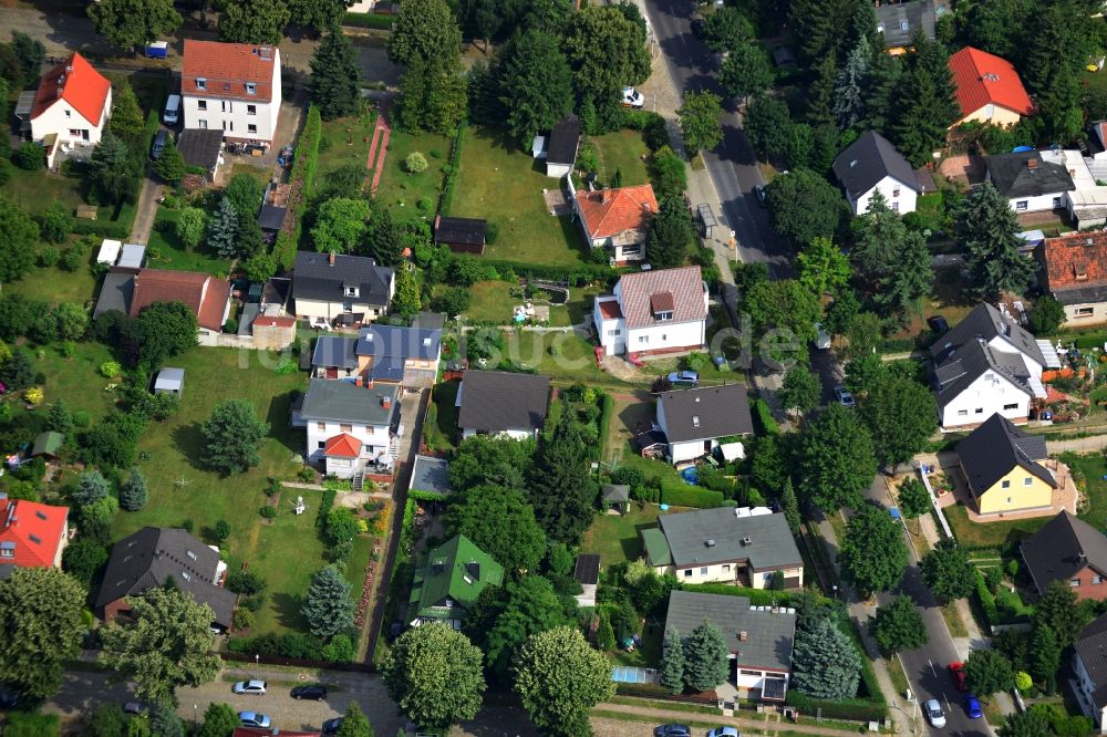 Berlin Mahlsdorf aus der Vogelperspektive: Einfamilienhaus - Wohngebiet an der Bausdorferstraße / Hosemannstraße in Berlin - Mahlsdorf