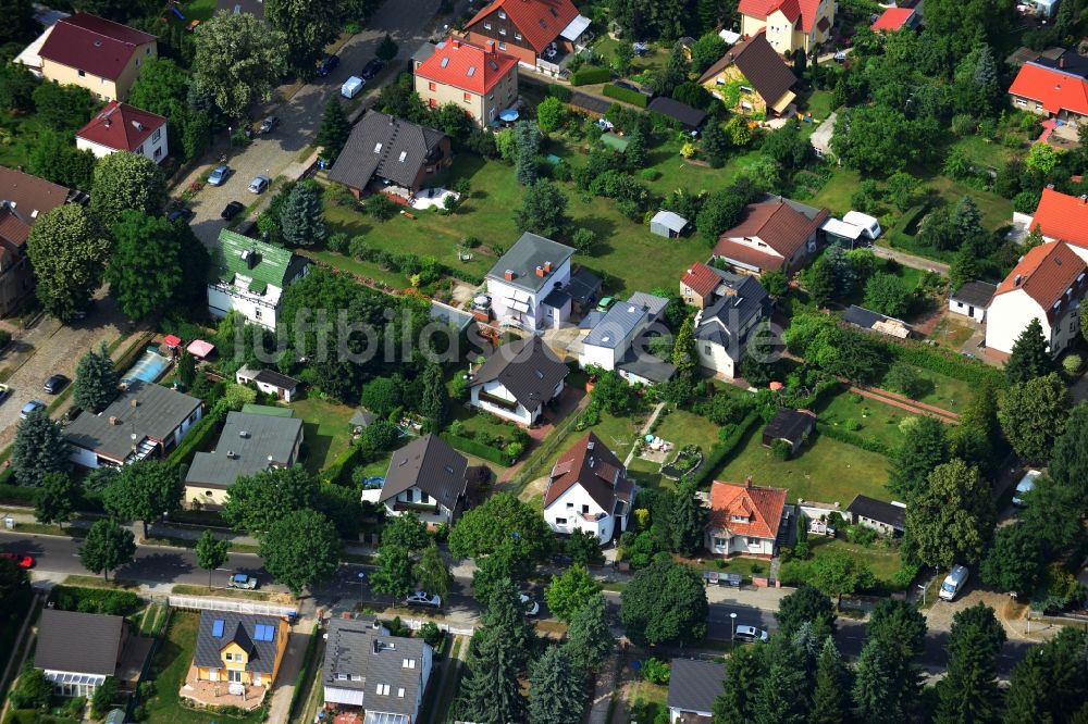 Luftaufnahme Berlin Mahlsdorf - Einfamilienhaus - Wohngebiet an der Bausdorferstraße / Hosemannstraße in Berlin - Mahlsdorf