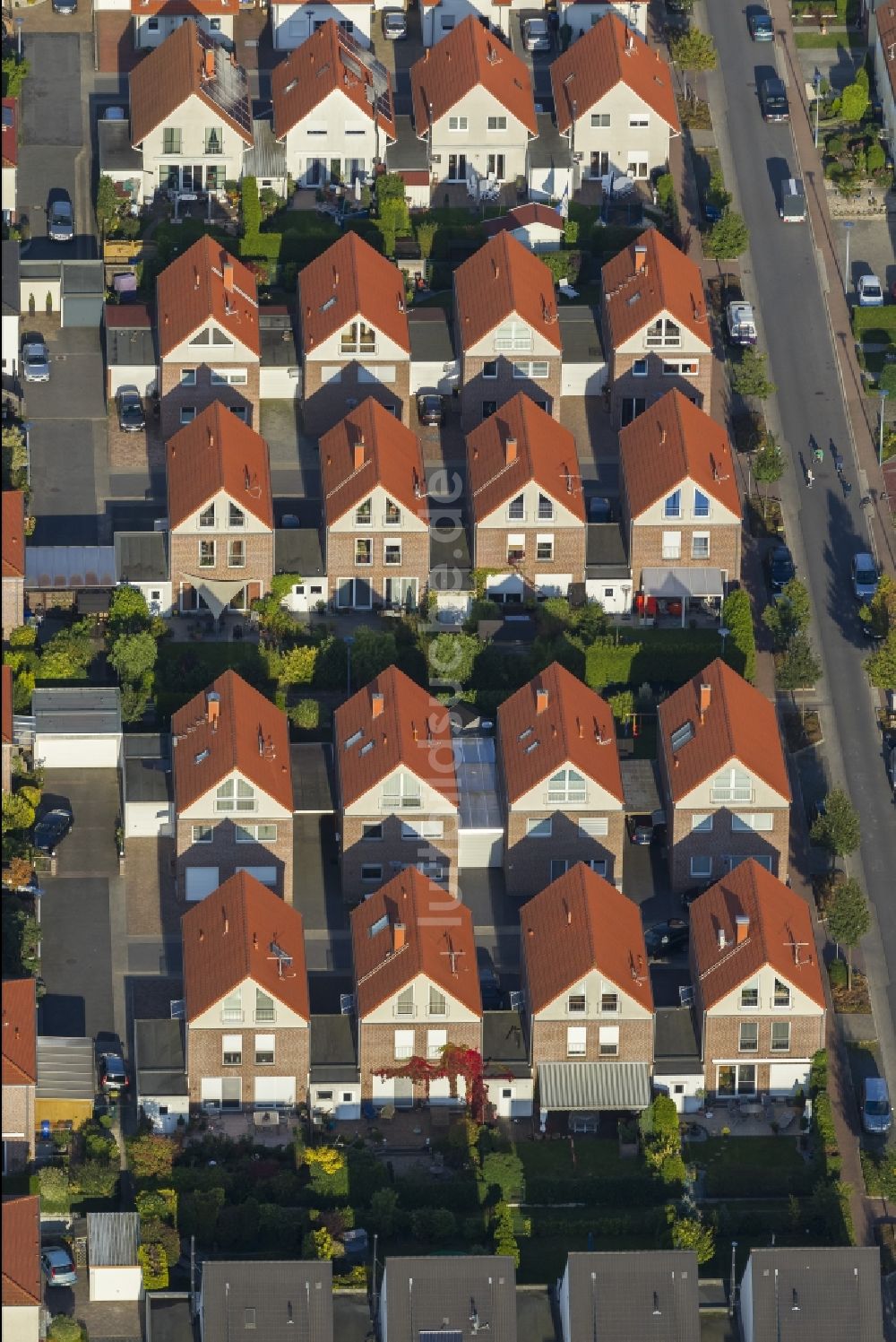 Luftbild Gladbeck - Einfamilienhaus- Wohngebiet mit Neubau- Reihenhausbauten an der Berliner Straße und Albert-Einstein-Straße in Gladbeck im Bundesland Nordrhein-Westfalen NRW