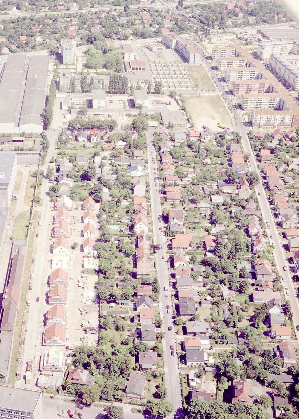 Berlin - Hohenschönhausen von oben - Einfamilienhausneubau der HOWOGE an der Gensler Straße in Berlin-Hohenschönhausen.