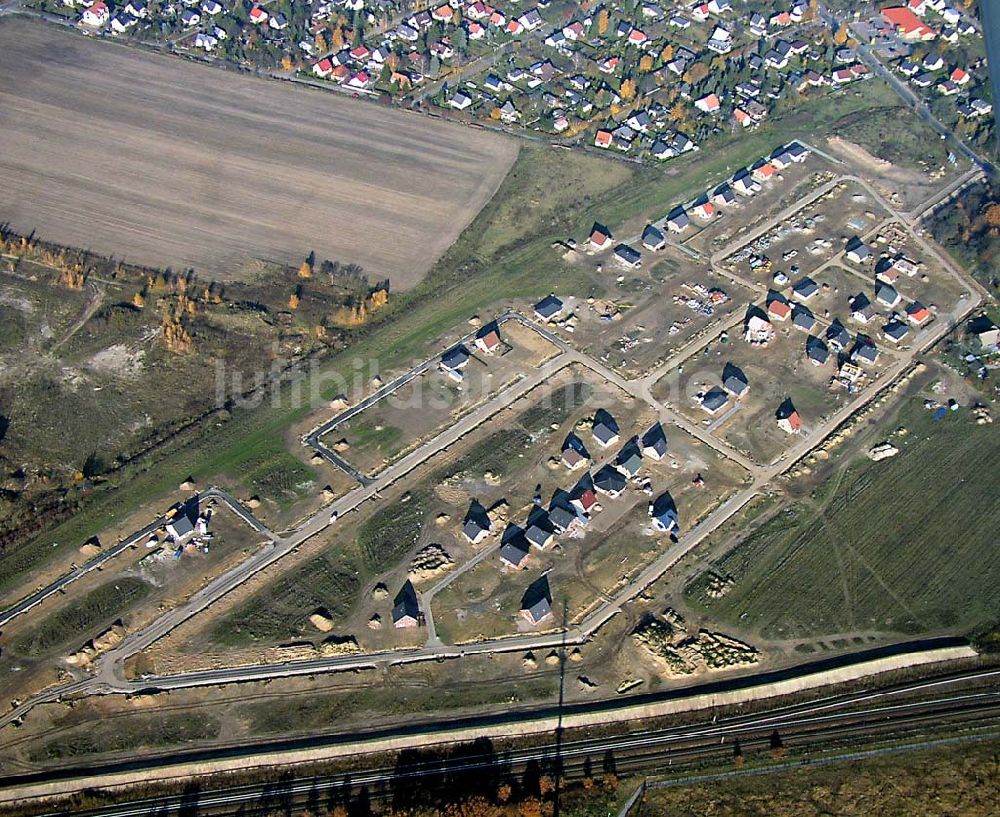 Hoppegarten / Brandenburg von oben - Einfamilienhausneubau nördlich der S-Bahnlinie am Gewerbegebiet Hoppegarten / BRB / Birkenstein