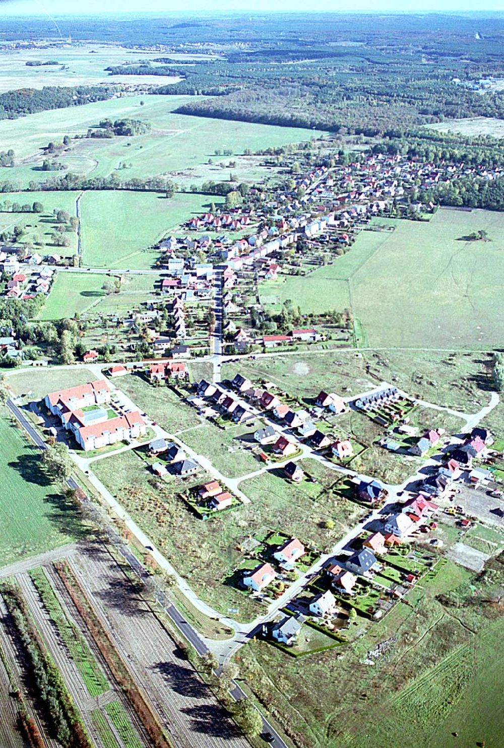 Eberswalde-Lichterfelde / Brandenburg von oben - Einfamilienhausneubausiedlung an der Messingwerkstraße im Stadtteil Lichterfelde von Eberswalde in Brandenburg.