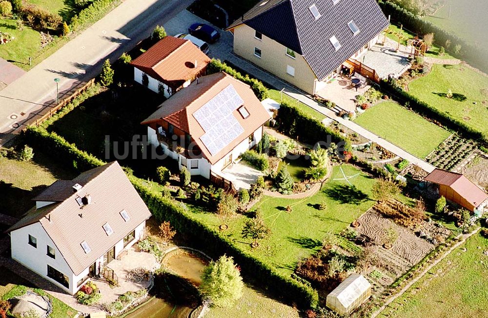 Eberswalde-Lichterfelde / Brandenburg aus der Vogelperspektive: Einfamilienhausneubausiedlung an der Messingwerkstraße im Stadtteil Lichterfelde von Eberswalde in Brandenburg.